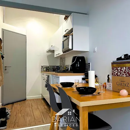 Maisonnette Avec Climatisation Et Cour - Menage Et Linge Inclus *