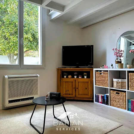 Maisonnette Avec Climatisation Et Cour - Menage Et Linge Inclus * La Rochelle (Charente-Maritime)