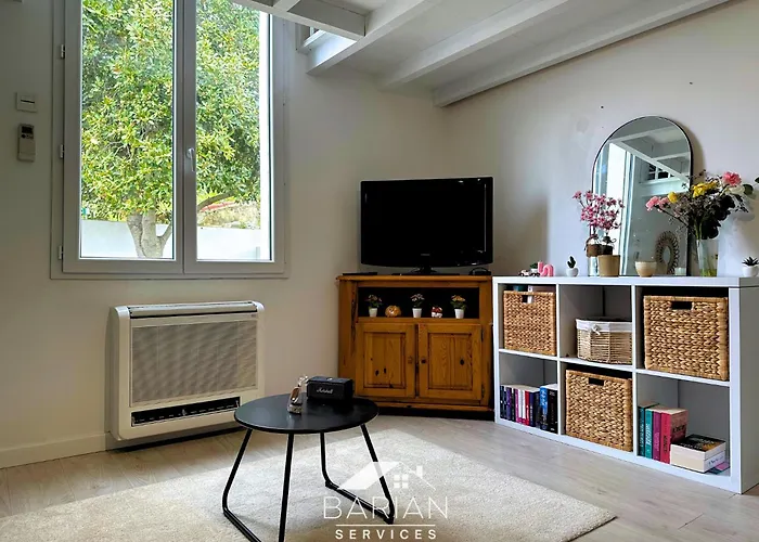 Maisonnette Avec Climatisation Et Cour - Menage Et Linge Inclus * La Rochelle (Charente-Maritime)