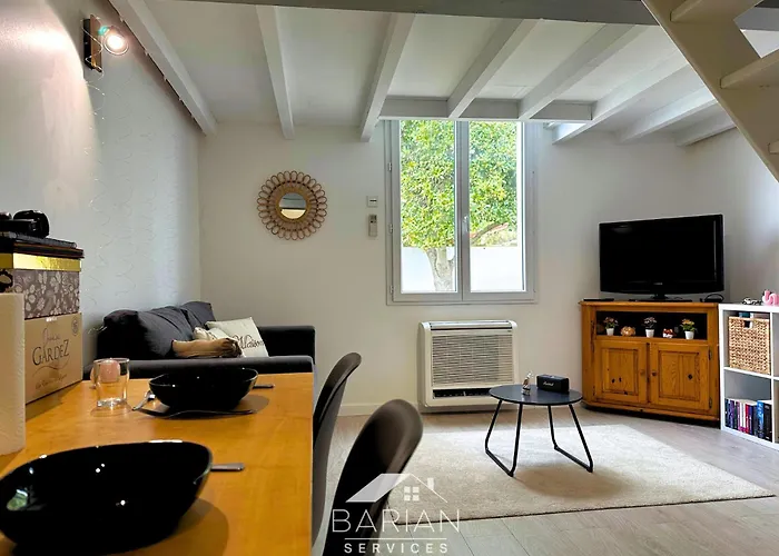 Maisonnette Avec Climatisation Et Cour - Menage Et Linge Inclus *