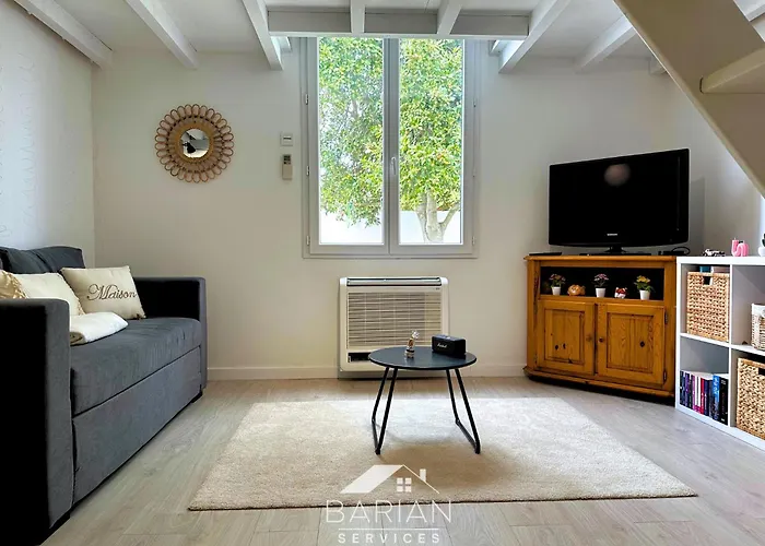 Maisonnette Avec Climatisation Et Cour - Menage Et Linge Inclus 度假居